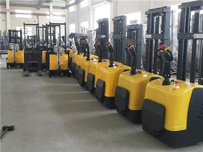 電動(dòng)式堆高車