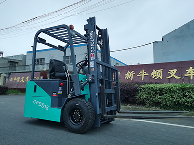 小型電動(dòng)叉車