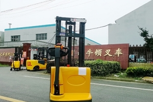 如何安全使用電動液壓叉車蓄電池？