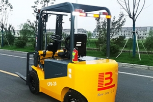 江蘇電動叉車廠家如何建立正確的服務心態？
