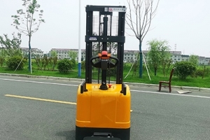 電動堆高車日常有那些操作規范呢？