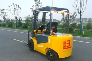 電動叉車在高溫酷暑季節應注意哪些問題？