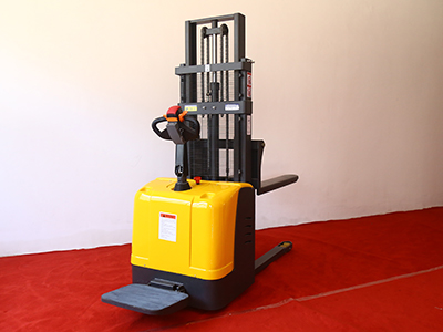電動(dòng)叉車(chē)駕駛員需要掌握的安全技術(shù)知識(shí)