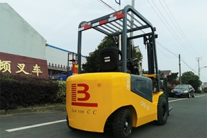 電動叉車金屬零件的除銹方法