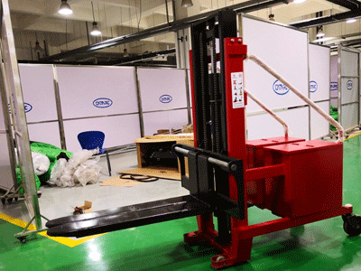 預(yù)算有限買(mǎi)什么堆高車(chē)？新牛盾手動(dòng)液壓堆高車(chē)很合適