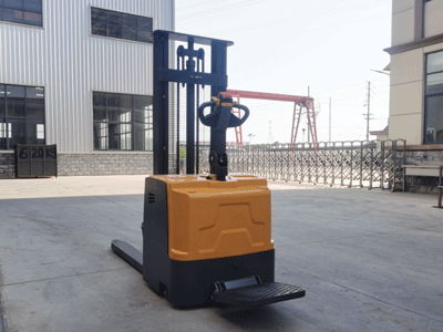 站駕式電動堆高車操作原理