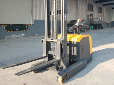 前移式叉車和堆垛式叉車的區別！