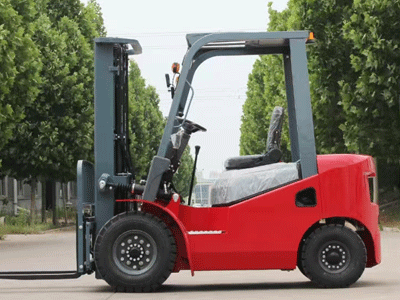 燃油叉車多少錢一臺？新牛盾叉車好價不貴