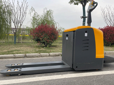 選車指南:使用站駕式搬運車的優缺點