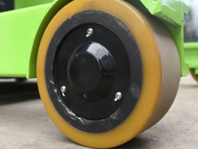 堆高車輪子細(xì)節(jié)展示