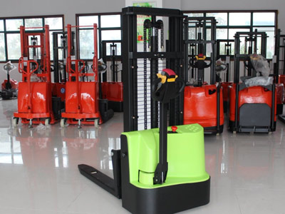 電動堆高車產品