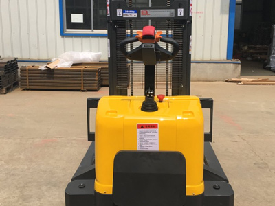 全電動(dòng)堆高車產(chǎn)品