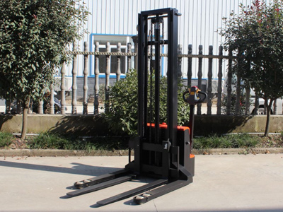 優質跨腿電動堆高車