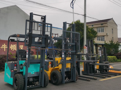 電動堆高車產品