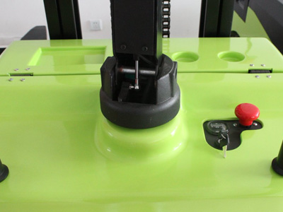 電動堆高車細節(jié)展示