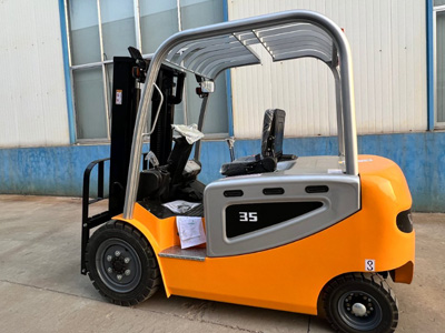 火力全開！果園全地形叉車優(yōu)勢(shì)明顯