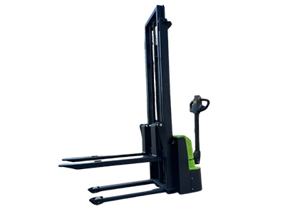 全電動步行式堆高車：會操作懂充電 多用3年