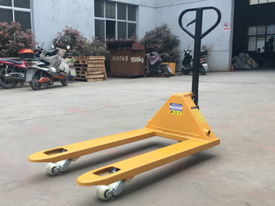 泰興新牛盾叉車：手動搬運(yùn)車源頭工廠 現(xiàn)貨充足