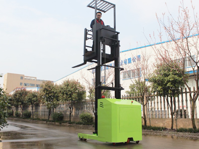 倉庫揀貨效率低？倉儲揀選車怎么選才不踩坑